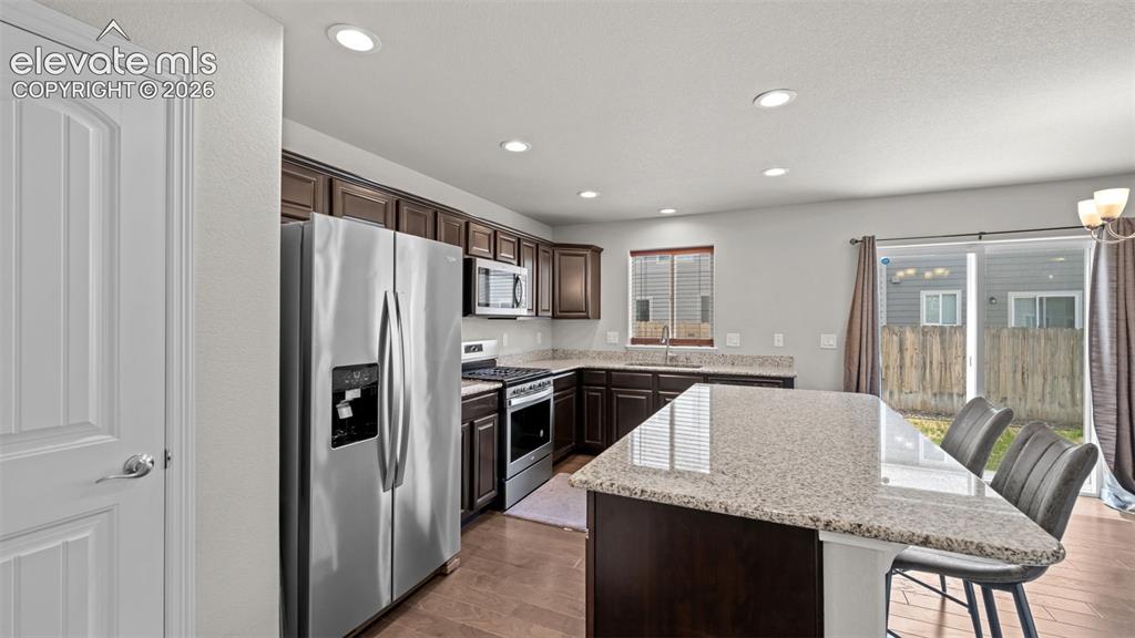 Image 15 of 42: Kitchen