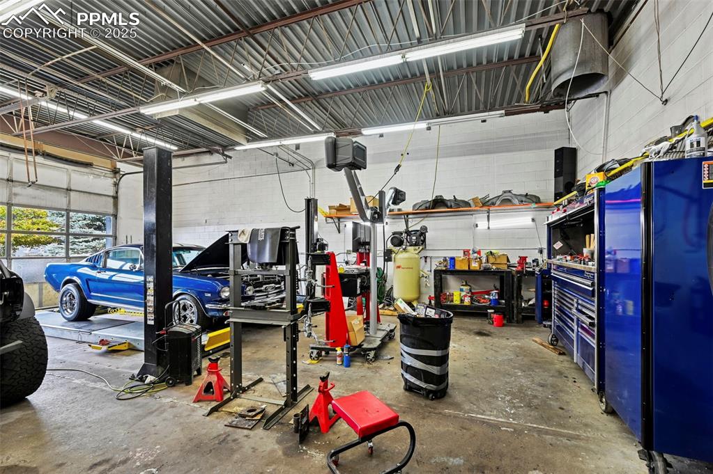 Image 6 of 13: View of garage