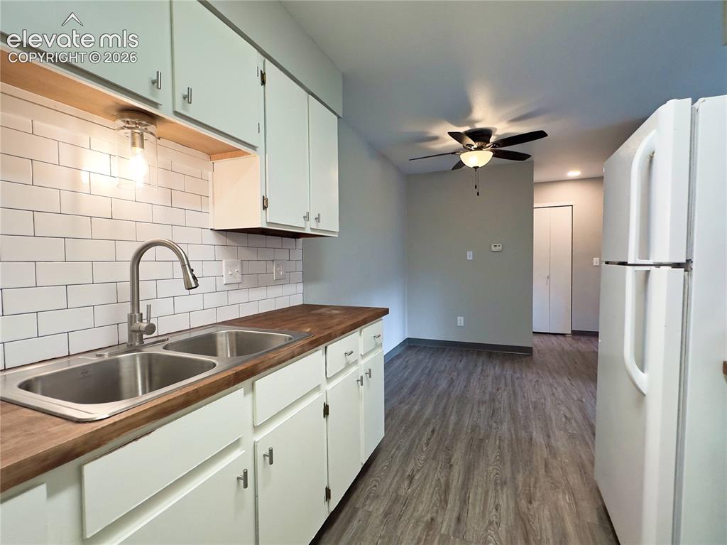 Image 8 of 19: Kitchen