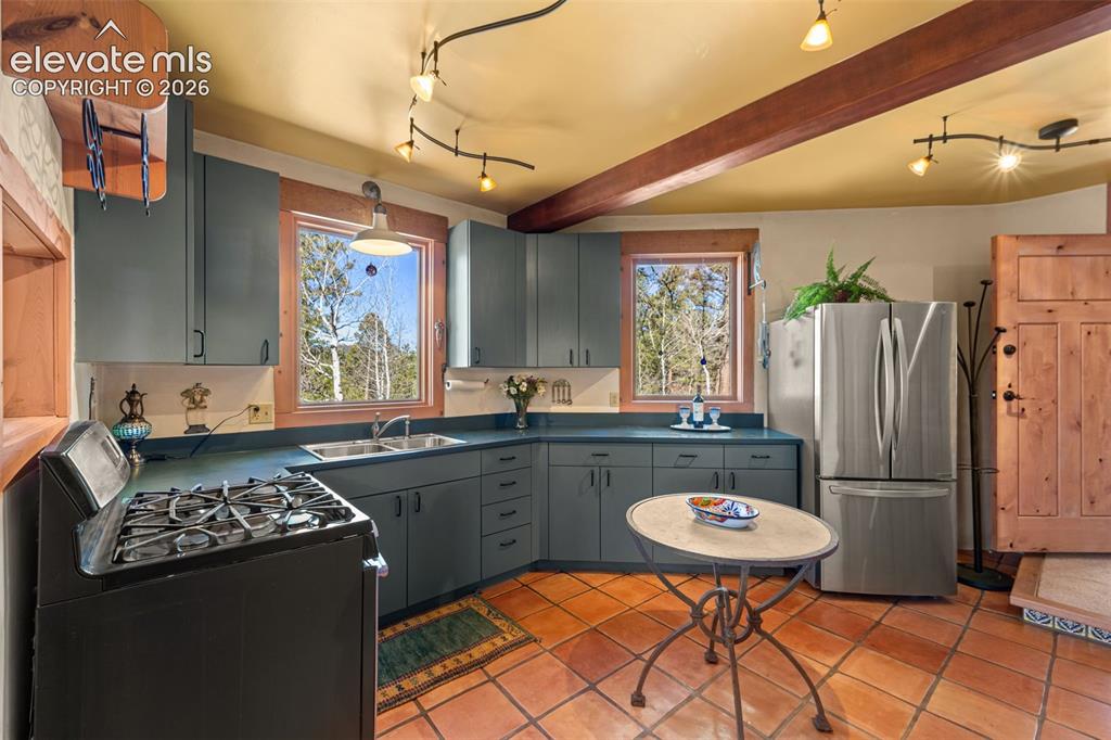 Image 10 of 33: Kitchen