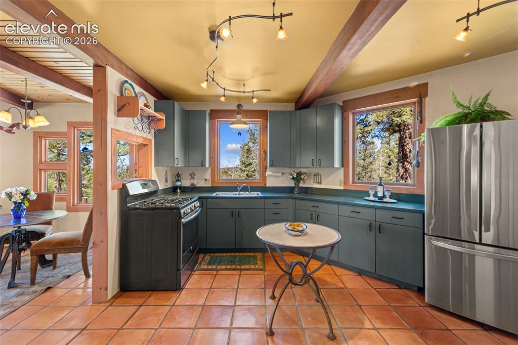 Image 12 of 33: Kitchen