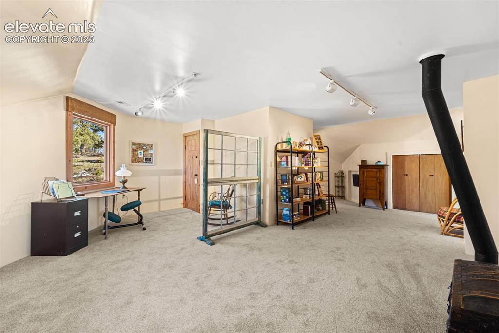 Image 19 of 33: Family Room