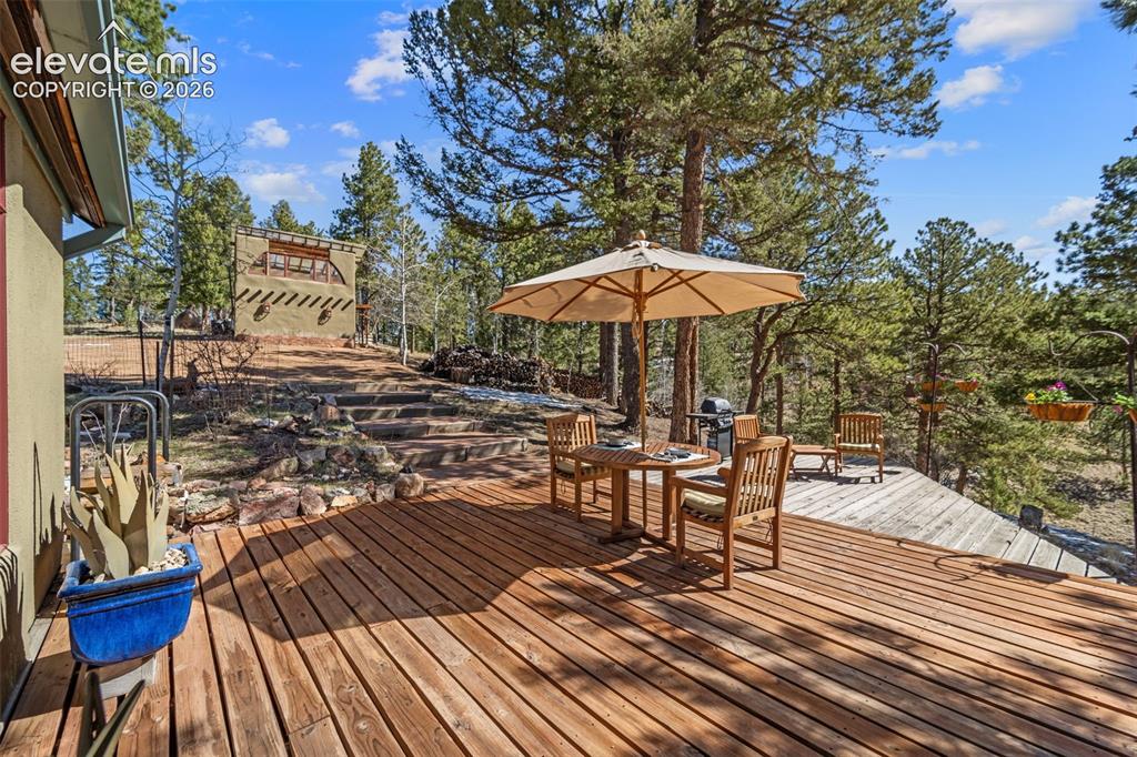 Image 6 of 33: Deck