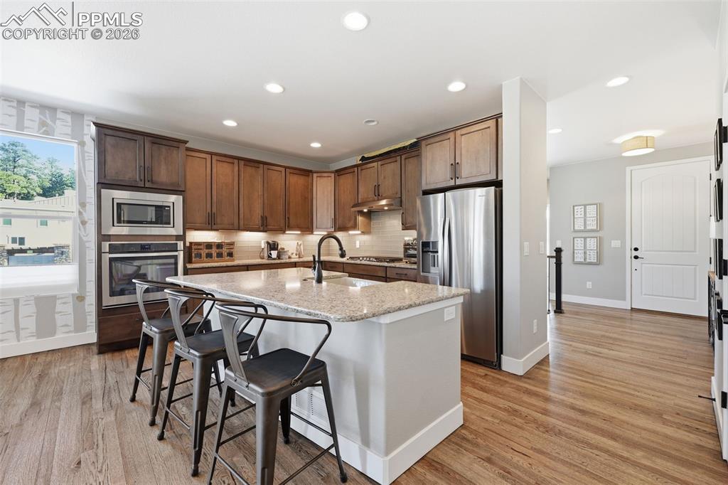 Image 7 of 40: Large island and granite counters!