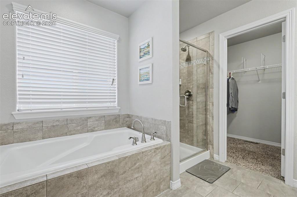 Image 15 of 36: Bathroom