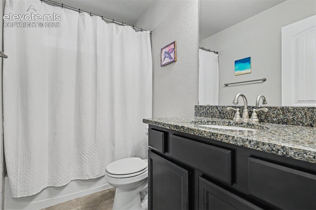 Image 18 of 36: Bathroom