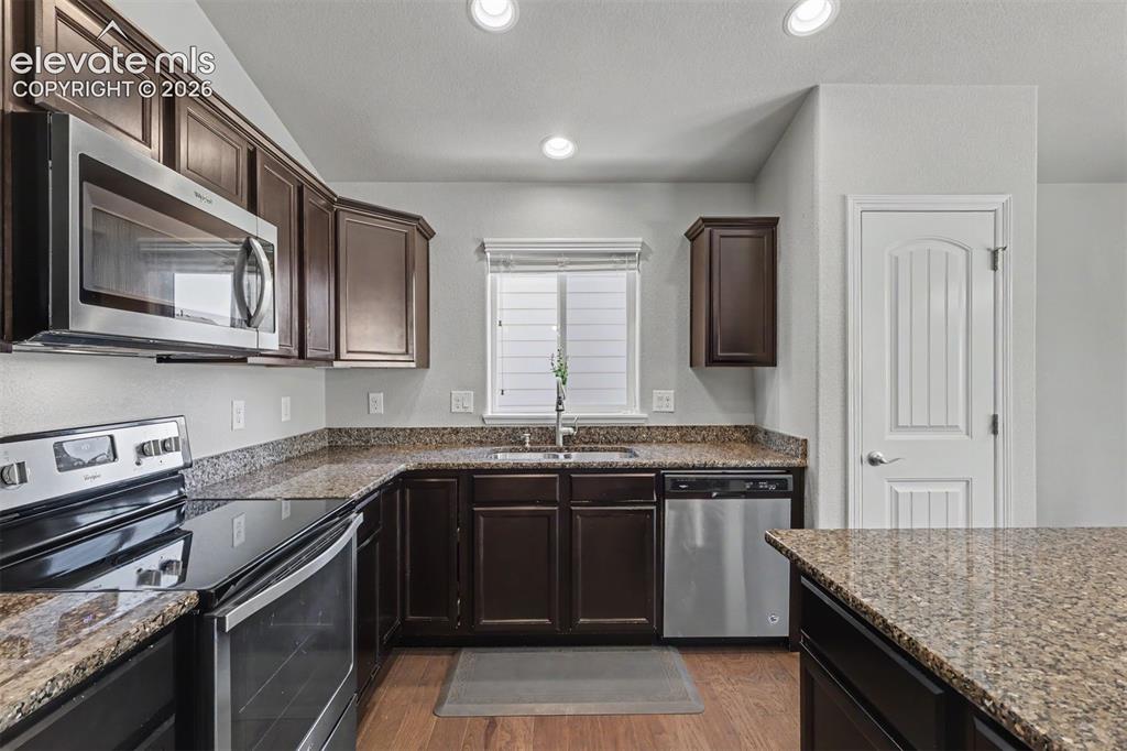 Image 7 of 36: Kitchen