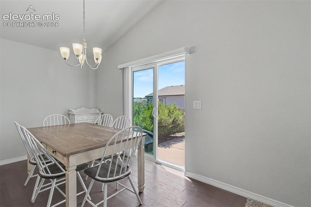 Image 9 of 36: Dining Area