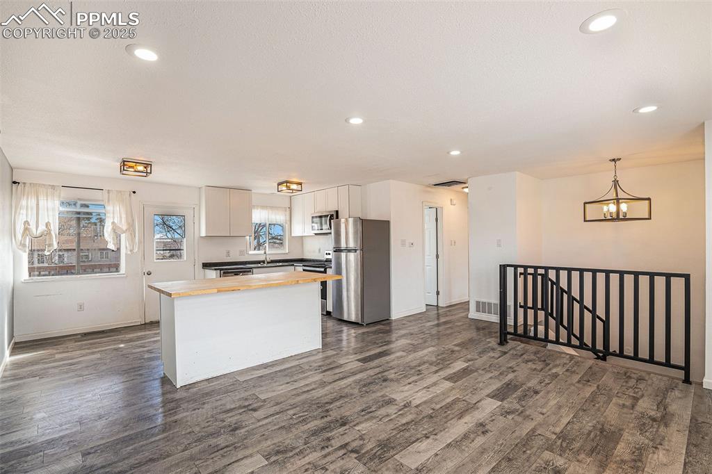 Image 3 of 14: Kitchen