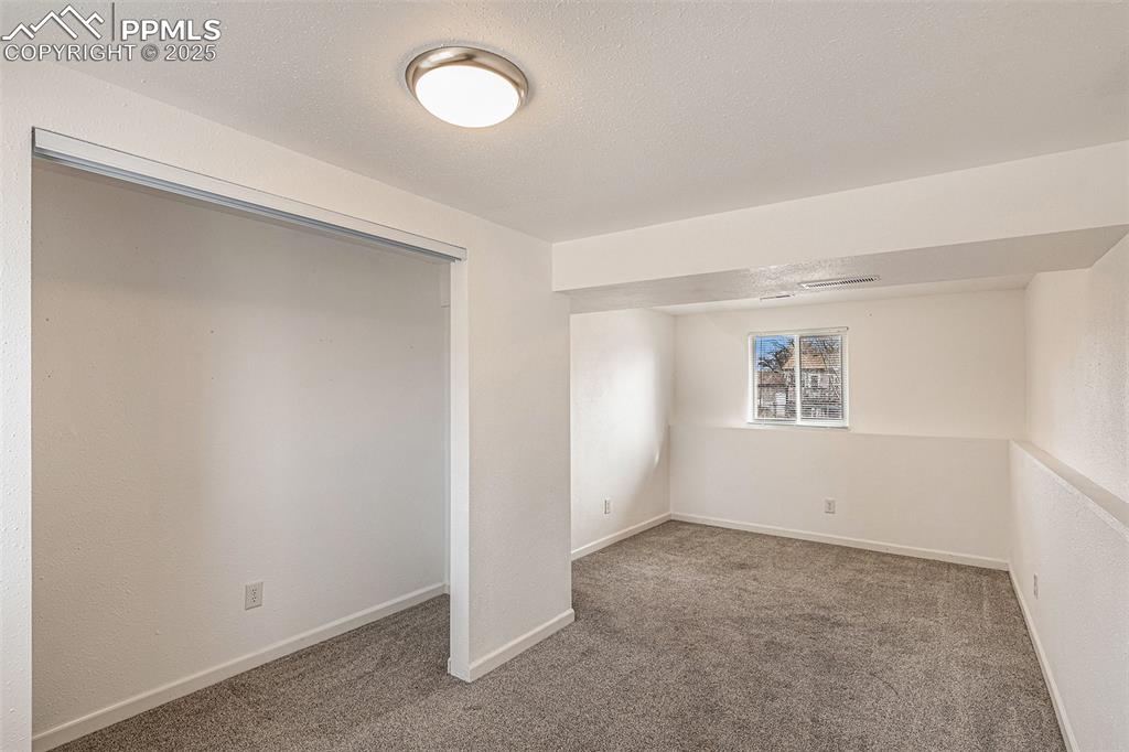 Image 9 of 14: Bedroom