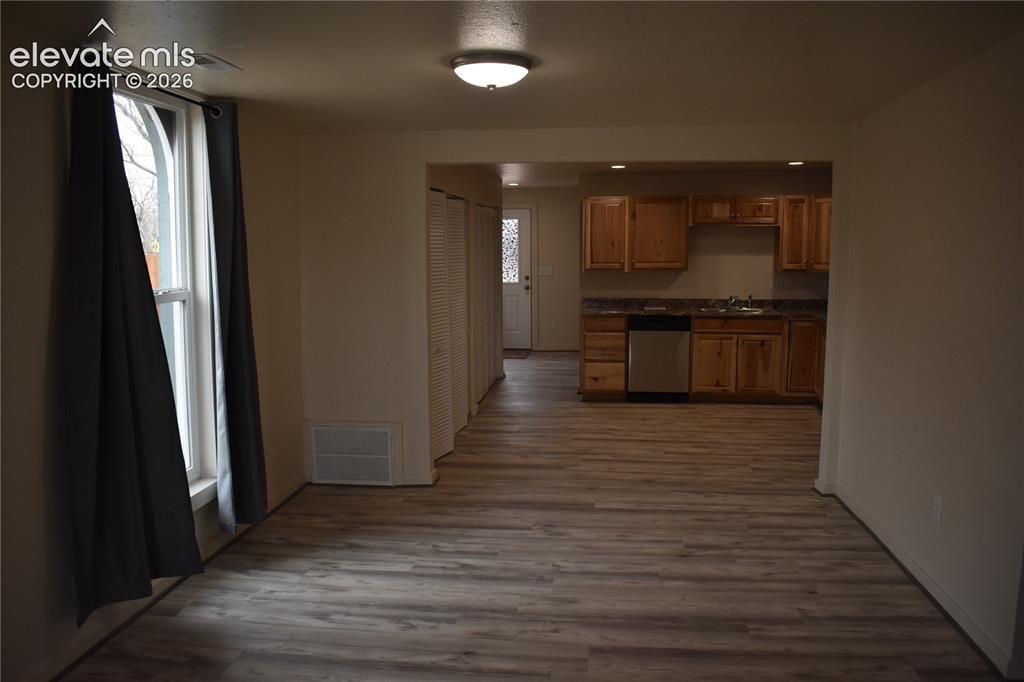 Image 5 of 24: Kitchen