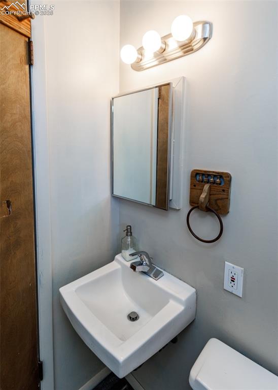 Image 10 of 48: Bathroom