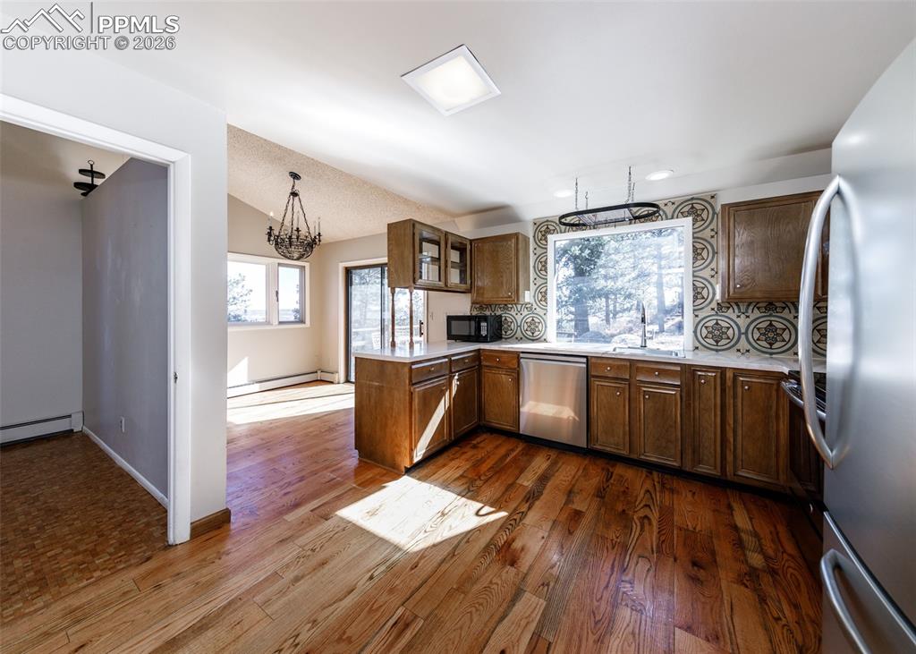 Image 16 of 48: Kitchen