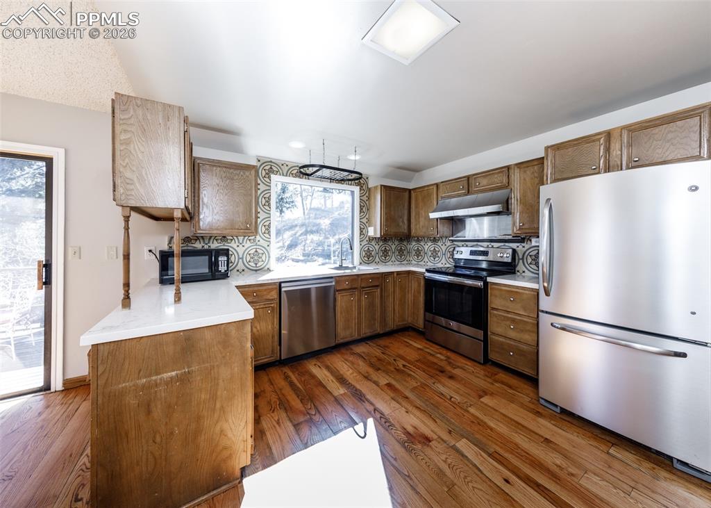 Image 17 of 48: Kitchen