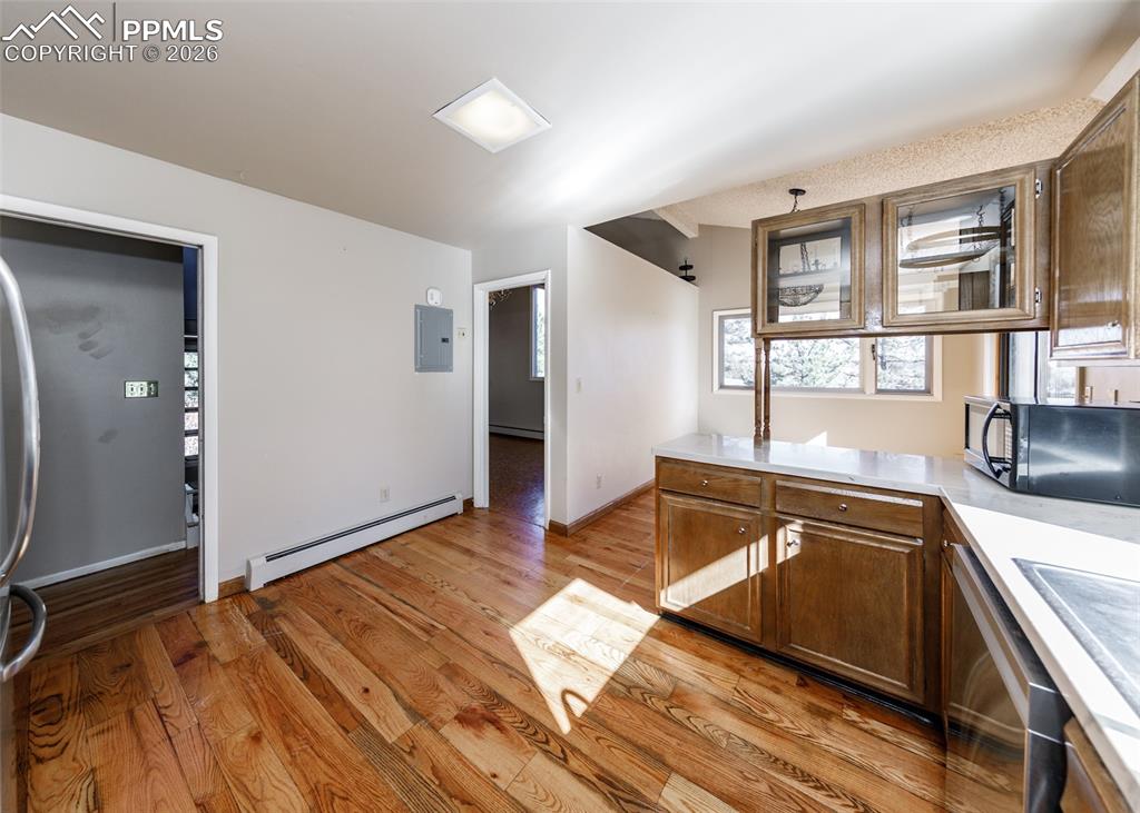 Image 19 of 48: Kitchen