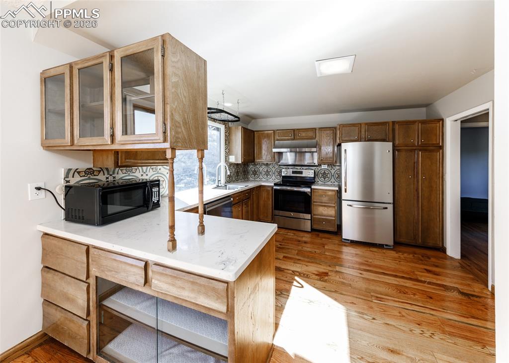 Image 20 of 48: Kitchen