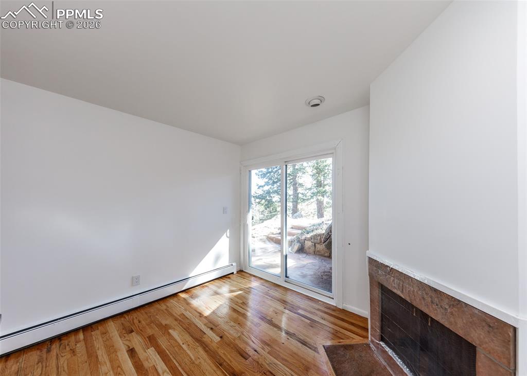 Image 29 of 48: Living Room