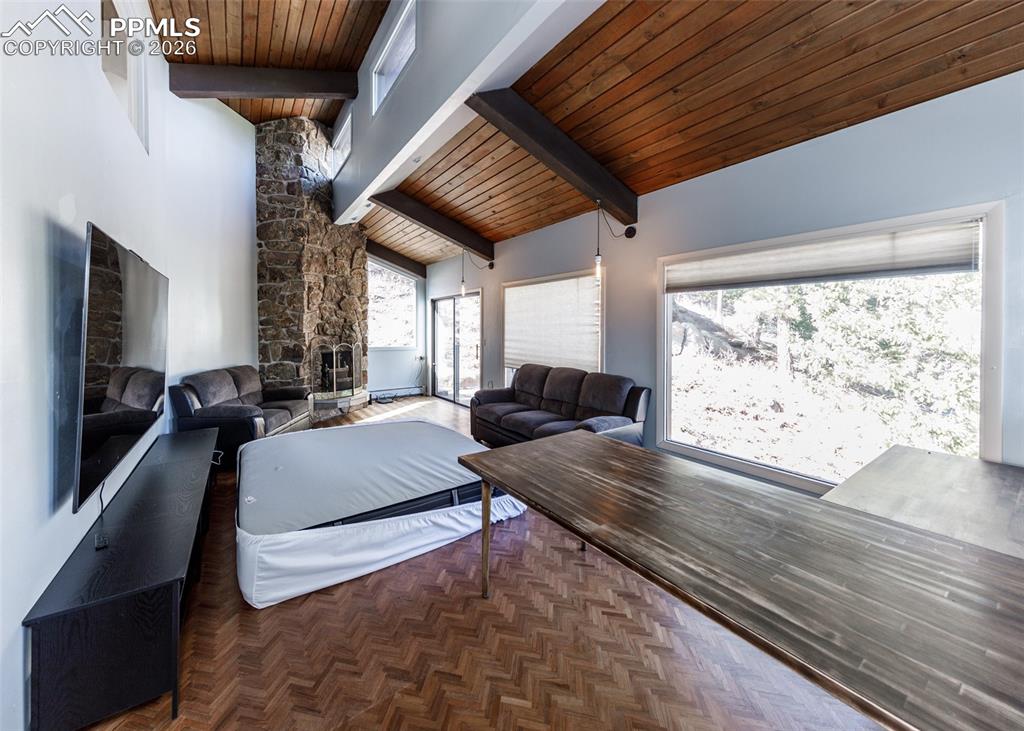 Image 31 of 48: Living Room