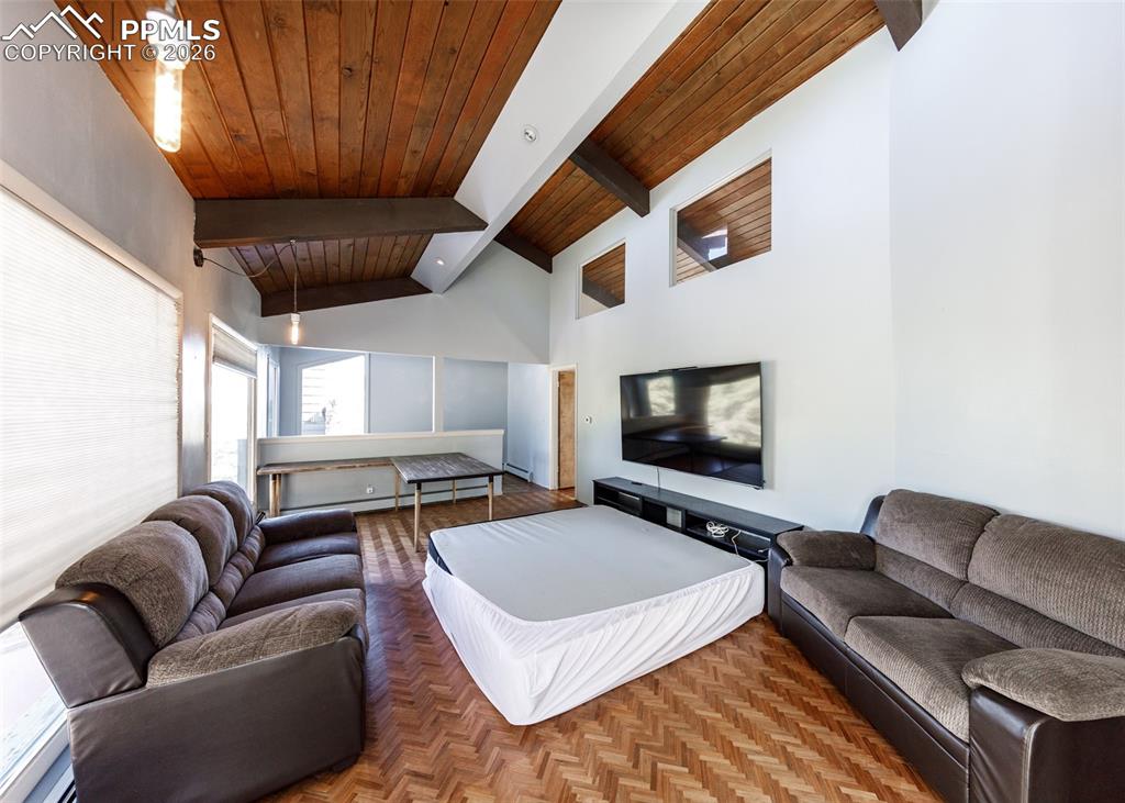 Image 34 of 48: Living Room