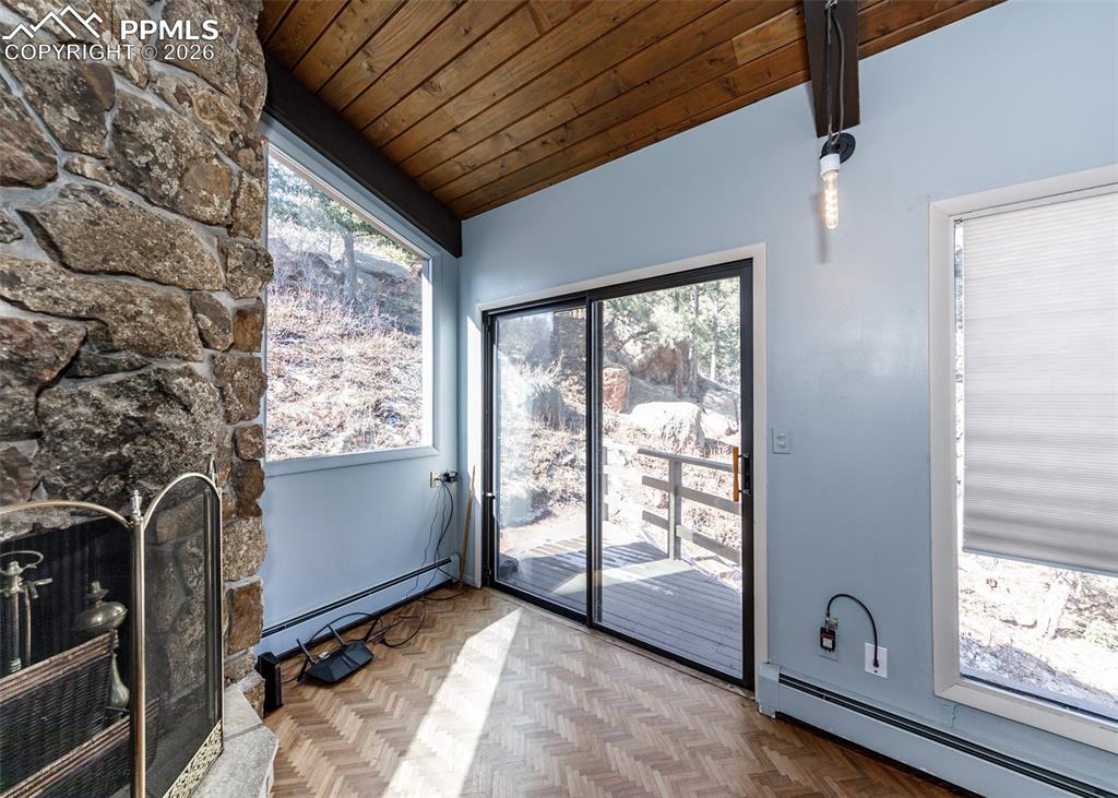 Image 35 of 48: Entry