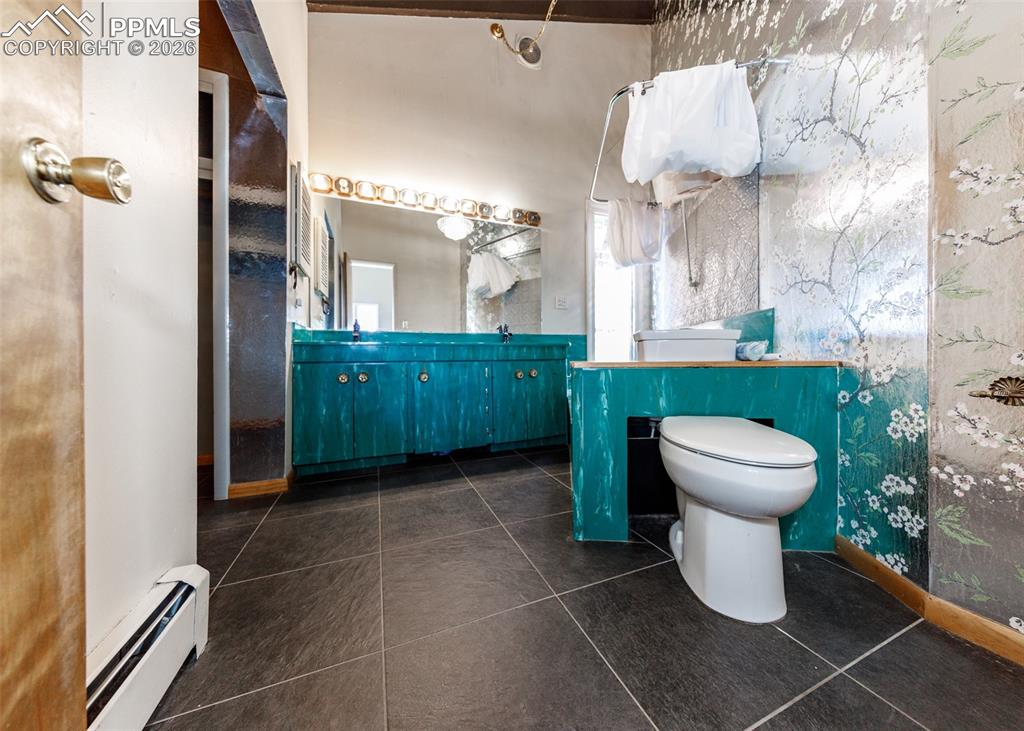 Image 38 of 48: Bathroom