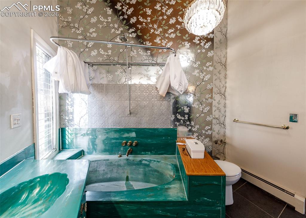 Image 40 of 48: Bathroom