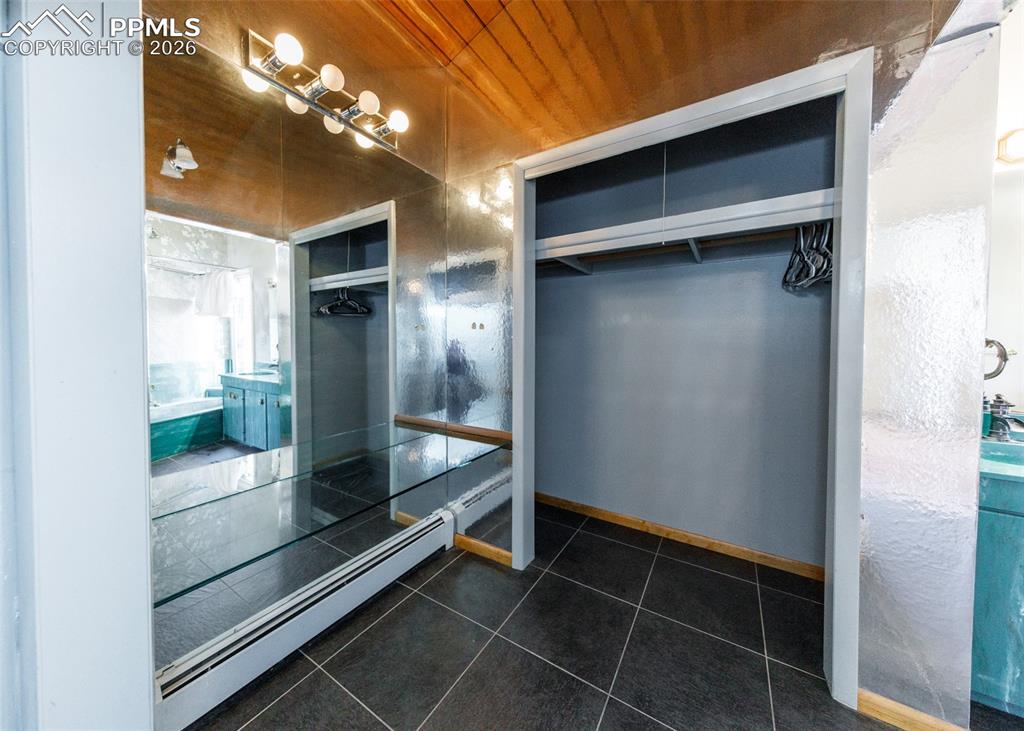 Image 41 of 48: Bathroom