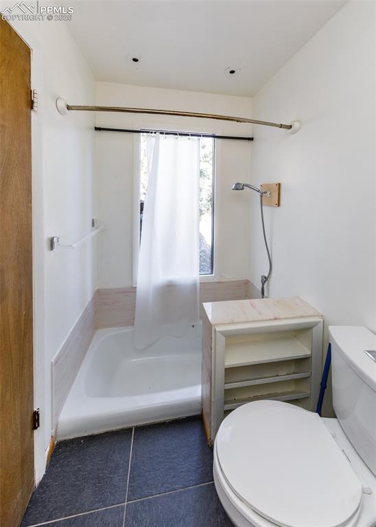 Image 46 of 48: Bathroom