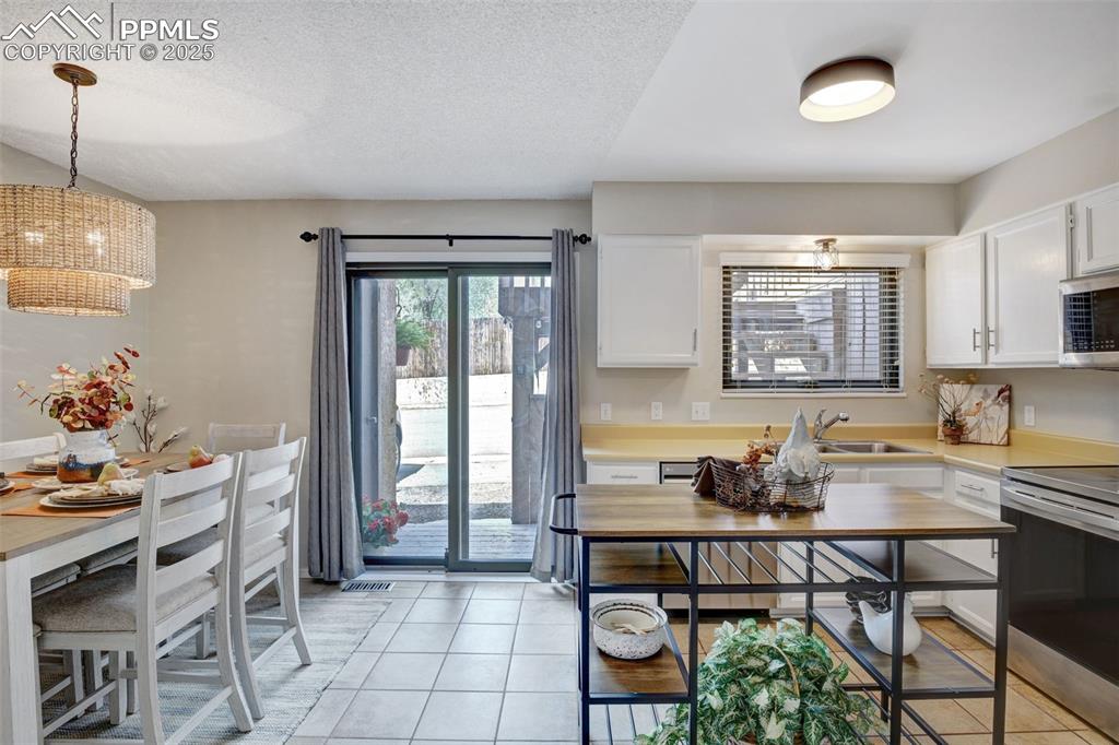 Image 13 of 29: Kitchen