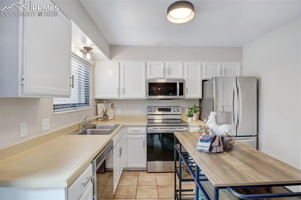 Image 15 of 29: Kitchen