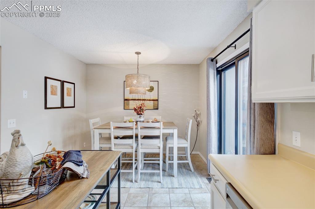 Image 16 of 29: Dining Area