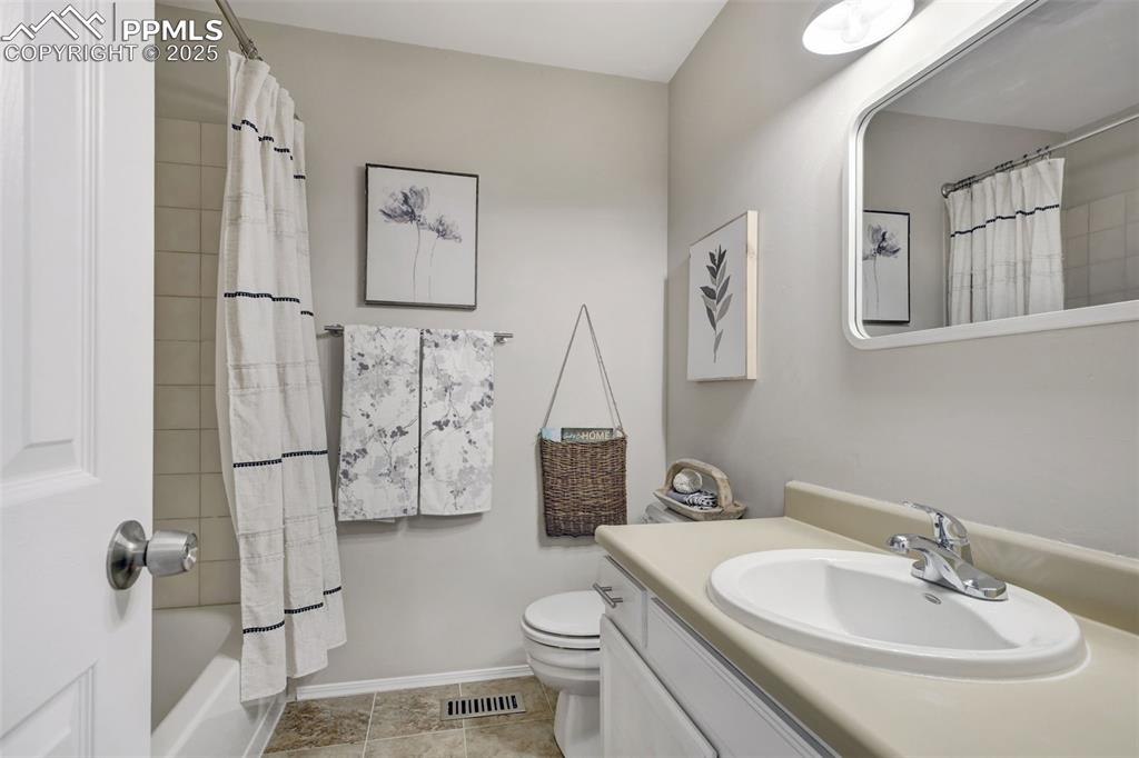 Image 21 of 29: Upstairs Bathroom