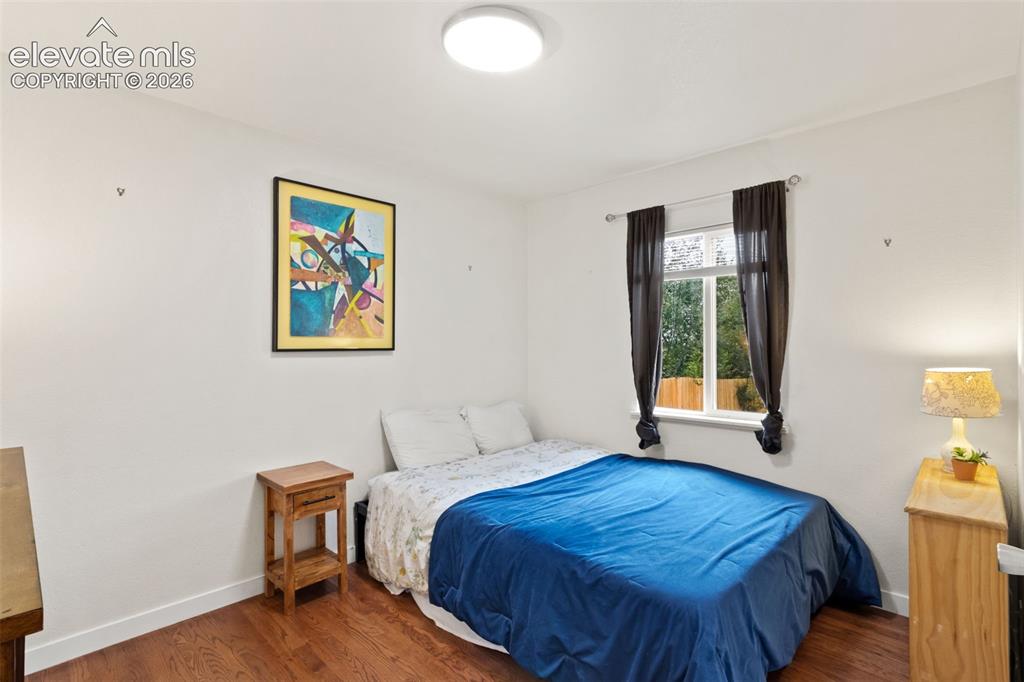 Image 10 of 27: Bedroom