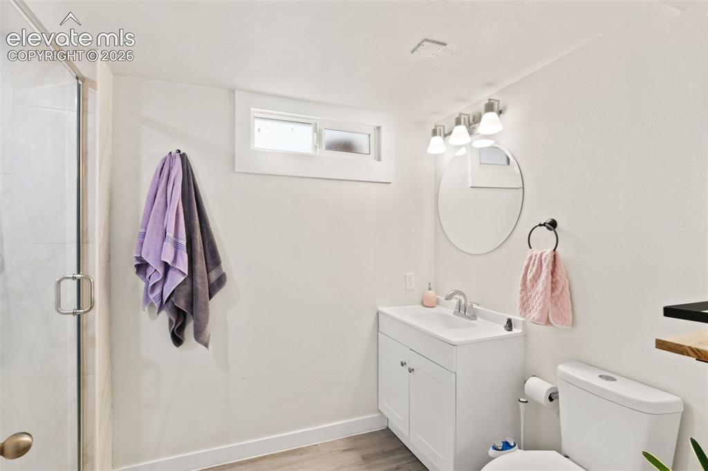 Image 11 of 27: Bathroom