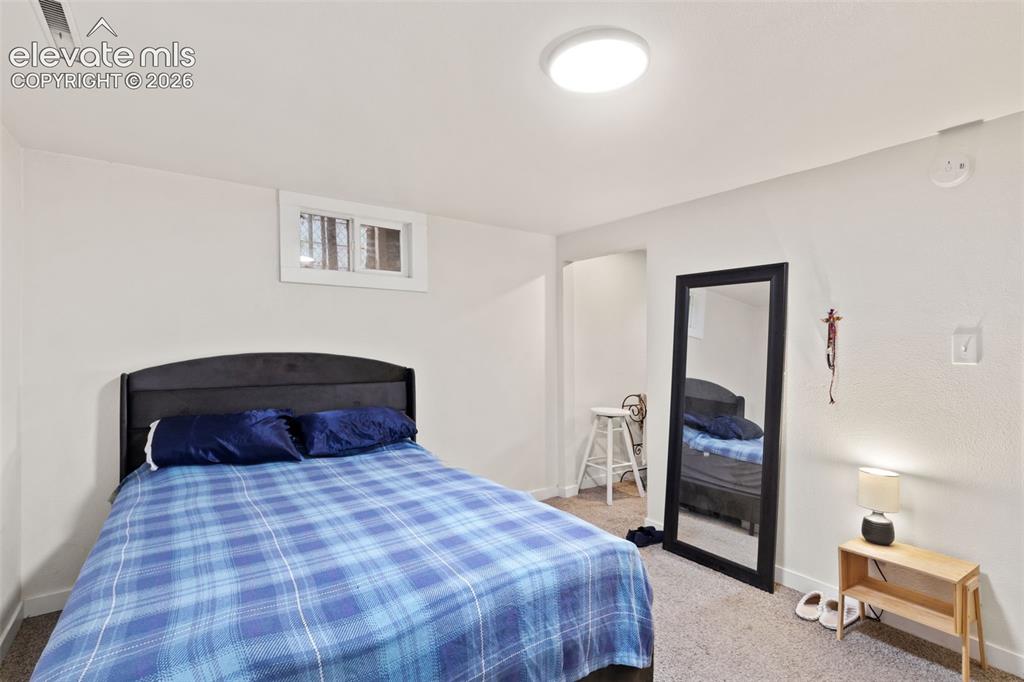 Image 12 of 27: Bedroom