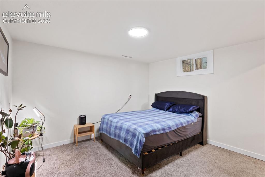 Image 13 of 27: Bedroom