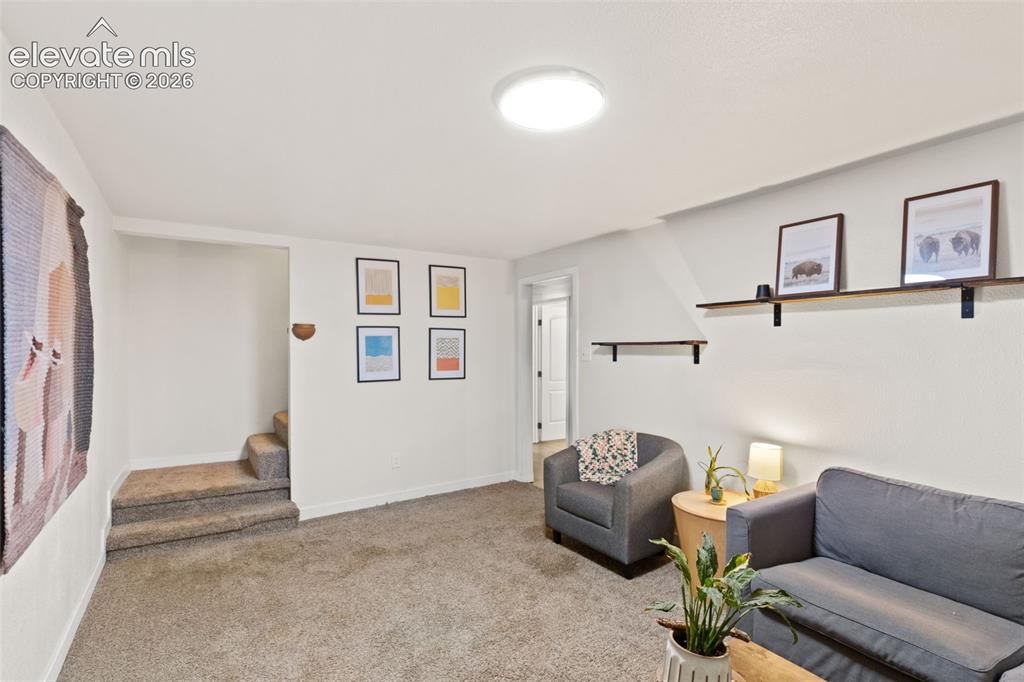Image 21 of 27: Sitting Room