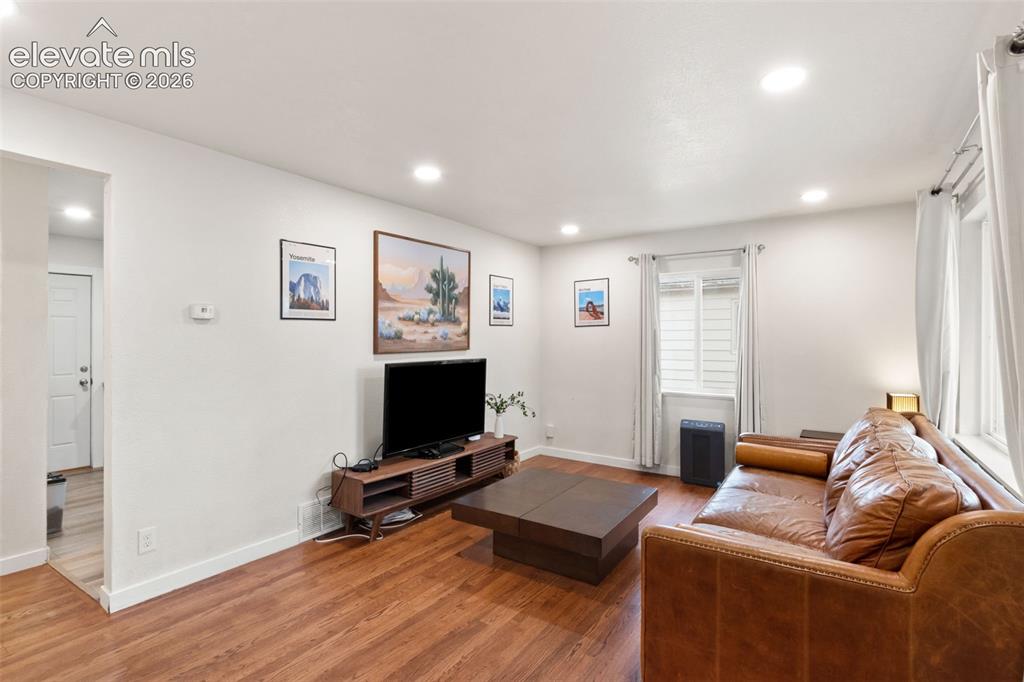 Image 4 of 27: Living Room