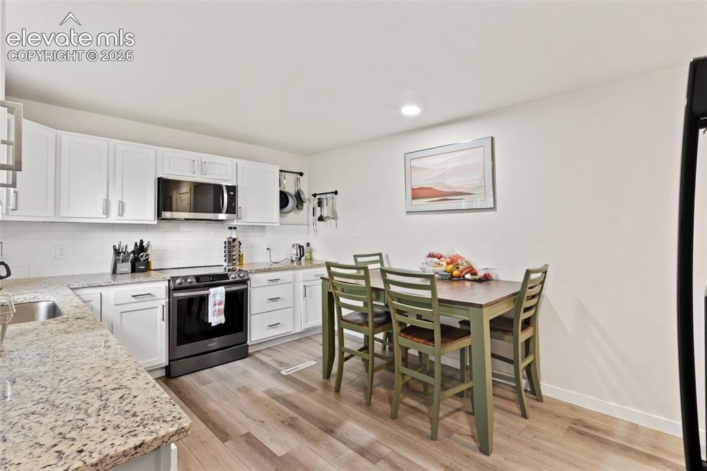 Image 6 of 27: Kitchen