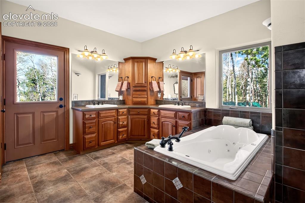 Image 12 of 48: Bathroom
