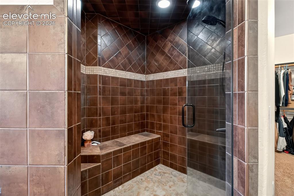 Image 13 of 48: Bathroom