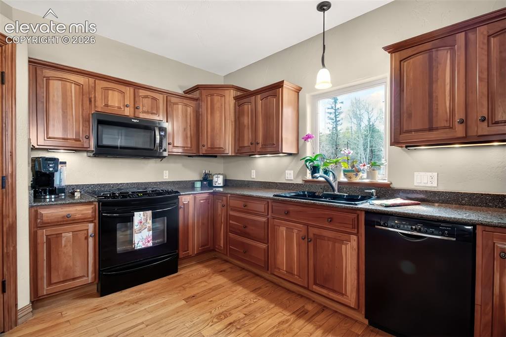 Image 3 of 48: Kitchen