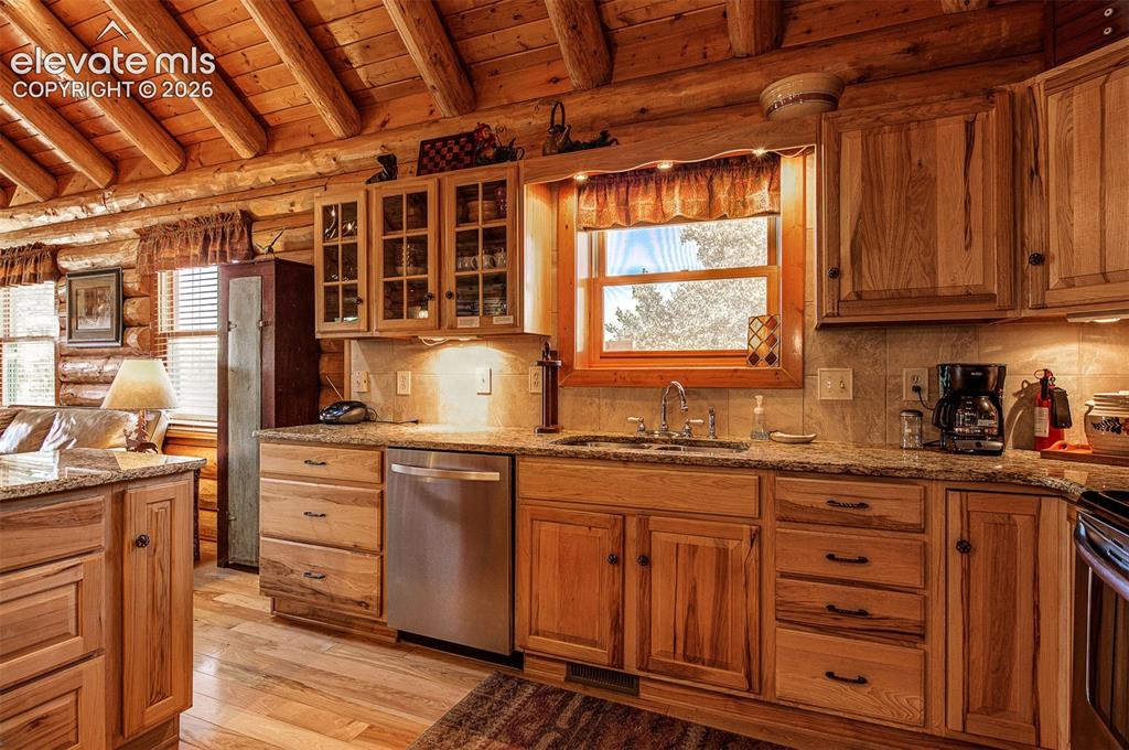 Image 39 of 48: Kitchen
