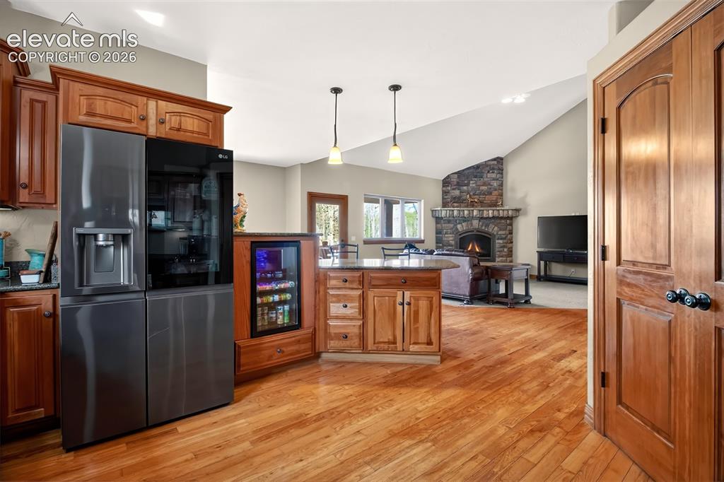 Image 4 of 48: Kitchen