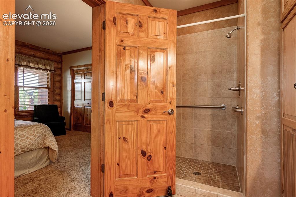 Image 44 of 48: Bathroom