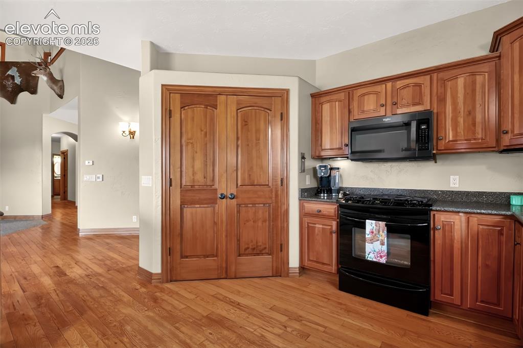 Image 5 of 48: Kitchen
