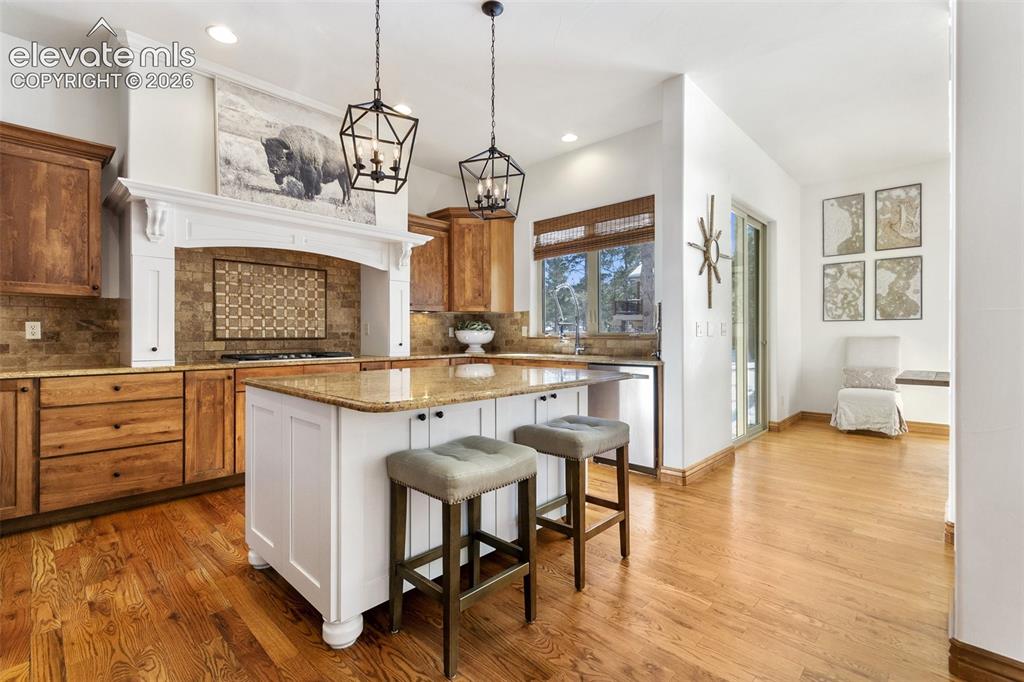 Image 10 of 31: Kitchen