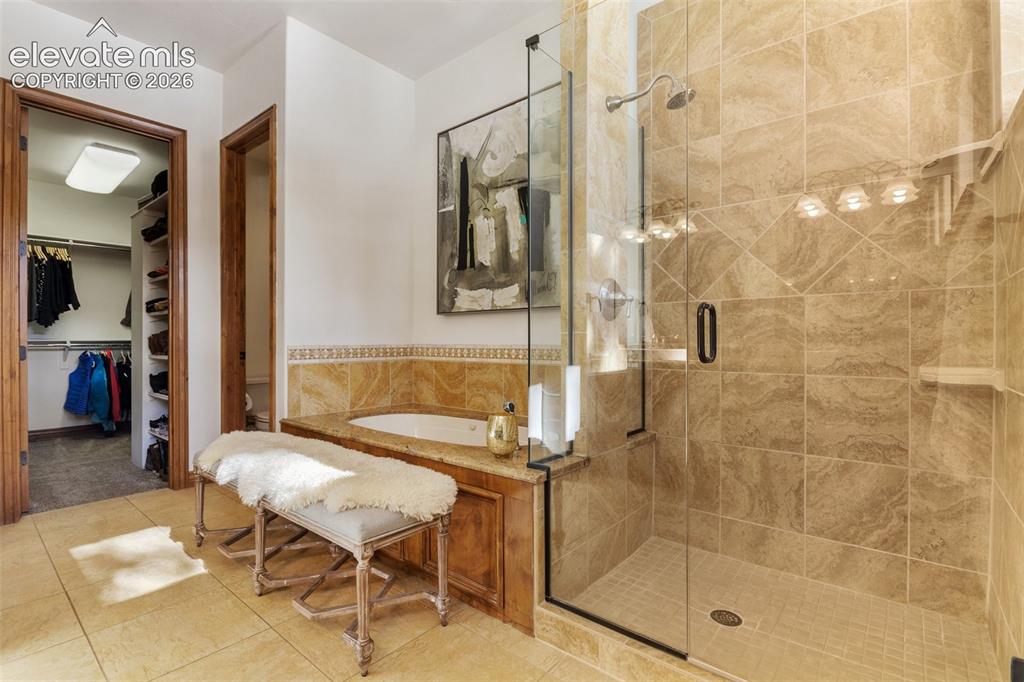 Image 18 of 31: Bathroom