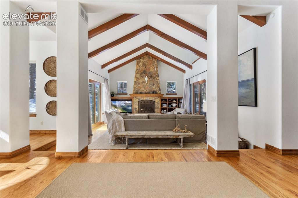 Image 4 of 31: Living Room