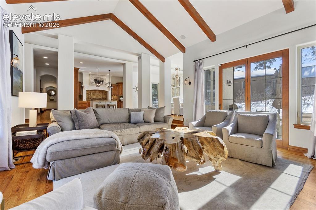 Image 6 of 31: Living Room